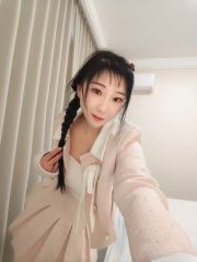 喜欢被搂着后入的极品尤物
