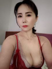 翘臀巨乳妹妹